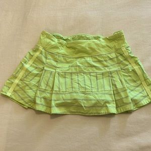 Lululemon skort with pockets, rare “neon” green color. Size 6 Lululemon.